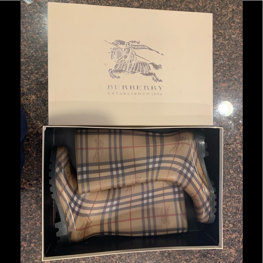 Authentic Burberry Haymarket Boot Classic Check 39
